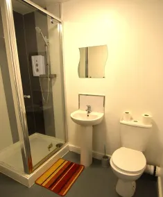 OYO Victoria Apartments - Bathroom