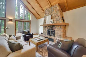 Private Beach on Shell Lake! Luxe Cabin Retreat - Innvendig