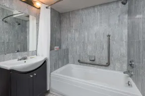 Super 8 by Wyndham Guelph - Salle de bain