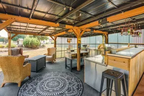 Ranch Suite w/ Hot Tub! Couples Stay in La Center - Innvendig