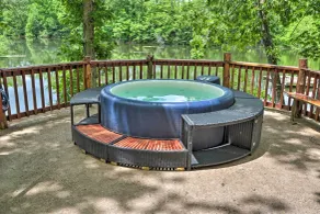 Hot Tub & Fireplace! Macks Creek Cabin on 30 Acres - Interior