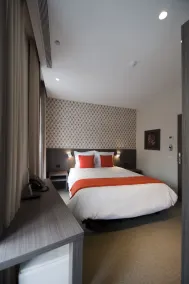 Square Hotel - Room