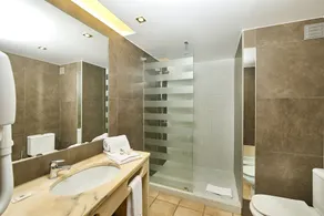 Oceanus Aparthotel - Bathroom