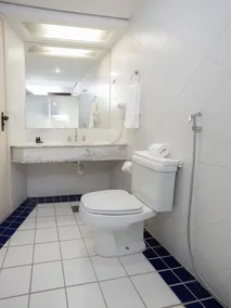 Momax Hotel - Bathroom