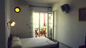 Hotel Papagalos - Room