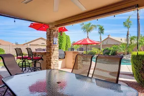 Game Room, Backyard Oasis! Glendale Group Getaway - Innenbereich