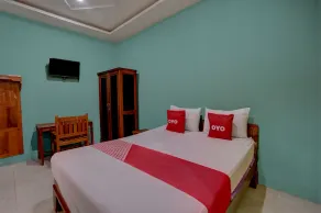 Hotel O Sahabat Syariah Near Plasa Telkom Bawean - Room