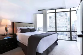 Altitude Suites on Bay - Downtown Toronto Near Toronto General Hospital & Eaton Centre - Room