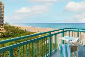 The Singer Oceanfront Resort, Curio Collection by Hilton - Chambre
