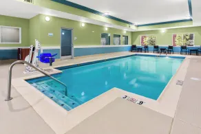 Holiday Inn Express & Suites Klamath Falls Central by IHG - Piscina