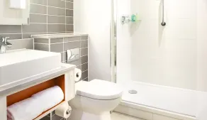 Leonardo Hotel Belfast - Bathroom