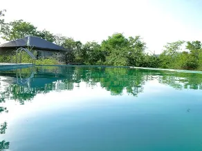Kele Yala - Pool