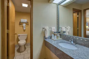 SureStay by Best Western Kansas City Country Inn North - Salle de bain