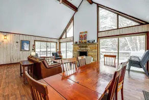 Pere Marquette Riverfront Cabin w/ Fishing Access - Interiör