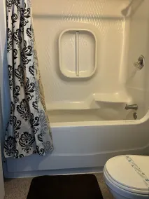 Earlton Motel - Bathroom