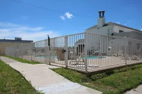 Days Inn by Wyndham Waco University Area - Piscine