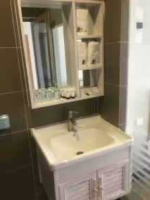First Apartment - Casa de banho