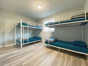 Modern Hostel - Bathroom