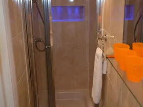 Charlotte Guest House - Bathroom