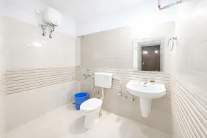 Hotel Deep Ganga Puri - Bathroom