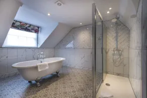 The Three Swans Hotel, Hungerford, Berkshire - The Coaching Inn Group - Bathroom