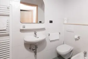 Aparthotel Familiaris - Family Apartments - Pools & Spa in Dolomites - Salle de bain