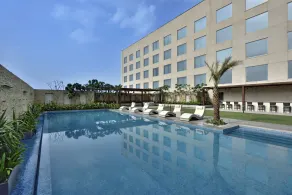 Radisson Blu Faridabad - Pool