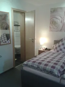 Gradevole camera privata accogliente e familiare con terrazza, sauna e giardino | Vista sulla montagna - Camera