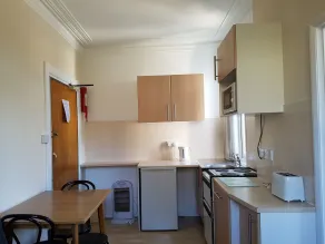 Coombe Lodge Holiday Flats - Room