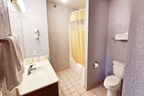 Days Inn by Wyndham Ozark Springfield - Baño