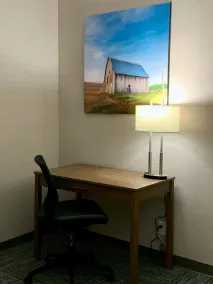 Meridian Inn & Suites Regina Airport - Chambre