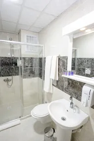 The Corner Inn Hotels By Suit - Baño