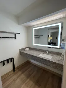 Tricove Inn & Suites - Chambre