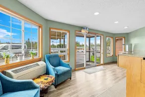 Rodeway Inn & Suites Portland West - Beaverton - Lobby