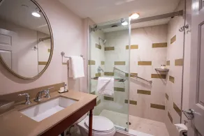 Galt House Hotel, A Trademark Collection Hotel - Bathroom