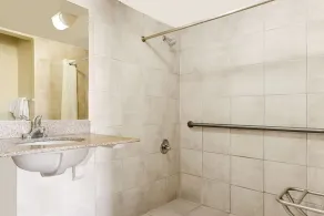 Knights Inn Antioch - Bathroom