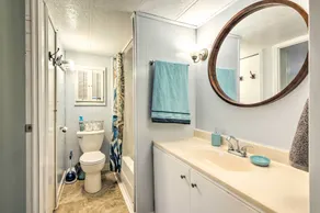 Cozy Sherrodsville Home: Walk to Lake Atwood! - Bathroom