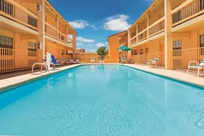 Baymont by Wyndham Lubbock - Downtown Civic Center - Pool