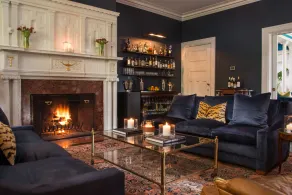 Kemble Inn - Lobby sitting area