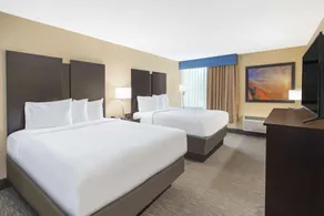 Days Inn & Suites by Wyndham Grand Rapids Near Downtown - Chambre