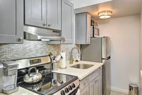 Walk to Keller Beach: Waterfront Studio w/ Hot Tub - Innvendig