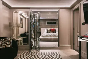 Square Townhouse - Room