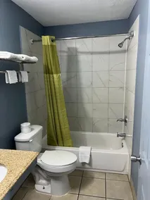 Holiday Motel - Baño