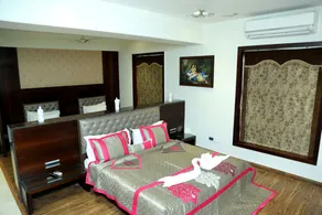 Hotel The Royal Bharti - Room
