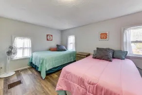 Adorable Cottage: Fire Pit, Walk to Colonial Beach - Innvendig