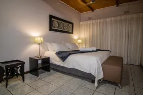 Protea Park Self Catering Guesthouse - Rom