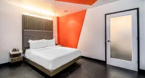 The Moment Hotel - Chambre