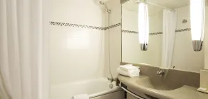 Campanile Troyes Nord - Barberey - Salle de bain
