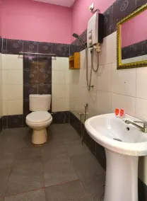 Hotel O Awan Biru Motel - Bathroom