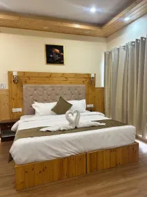 The Chail Pine Orchard Resort - Room